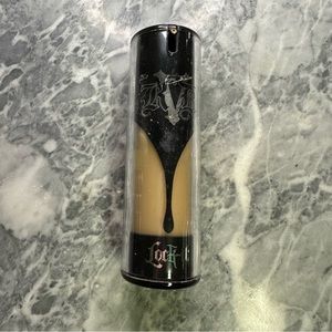 Kat Von D Lock-It Foundation - Tan
